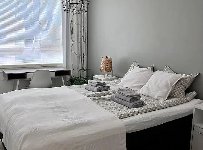 Kaksio Helsingissae Omalla Parkkipaikalla * هلسنكي