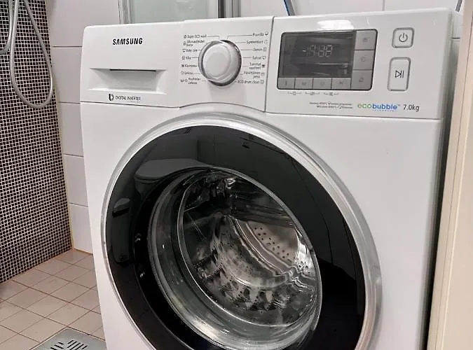 Kaksio Helsingissae Omalla Parkkipaikalla شقة *