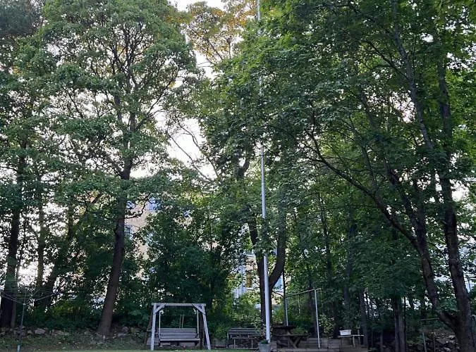 Kaksio Helsingissae Omalla Parkkipaikalla * هلسنكي